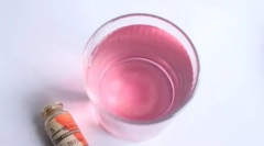 Hogyan hozhatjuk meg a macska vizeletének szaga ruháit, cipőt, szőnyegeket vagy kárpitozott bútorokat